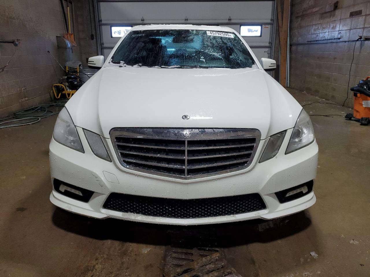 2011 Mercedes-Benz E-klasse VIN WDDHF5GB1BA352657 Copart auction photo, rear end damage thumbnail 5