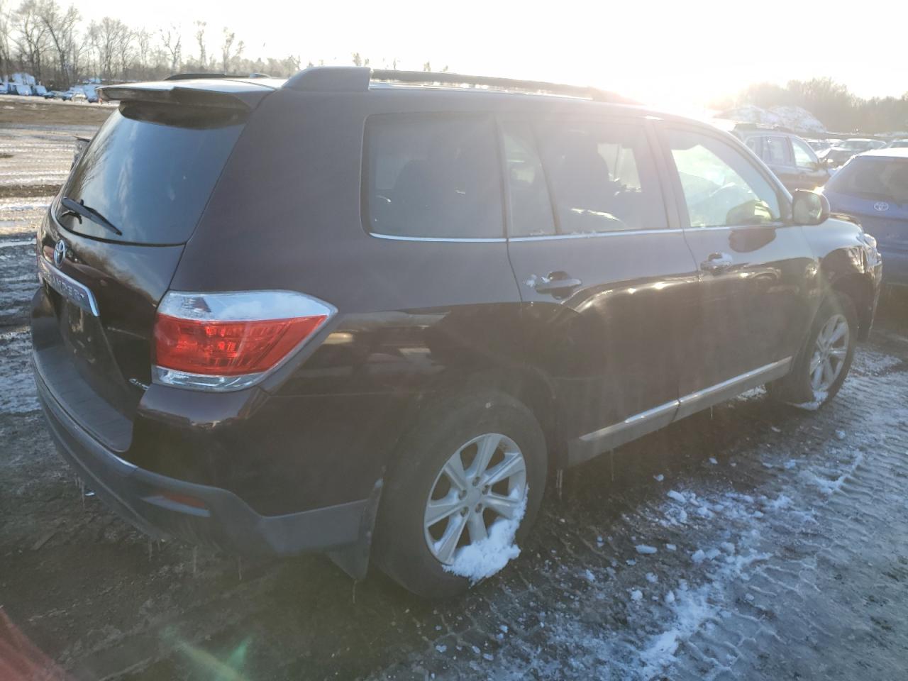 2012 Toyota Highlander VIN 5TDBK3EH8CS100674 Copart auction photo, front end damage thumbnail 3