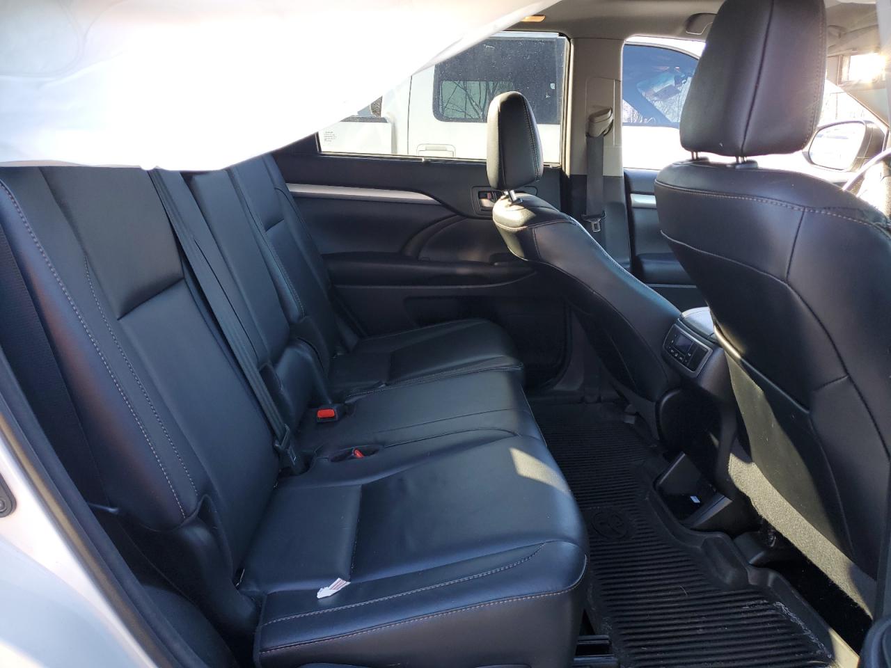 2018 Toyota Highlander VIN 5TDJZRFH0JS846445 Copart auction photo, all over damage thumbnail 11