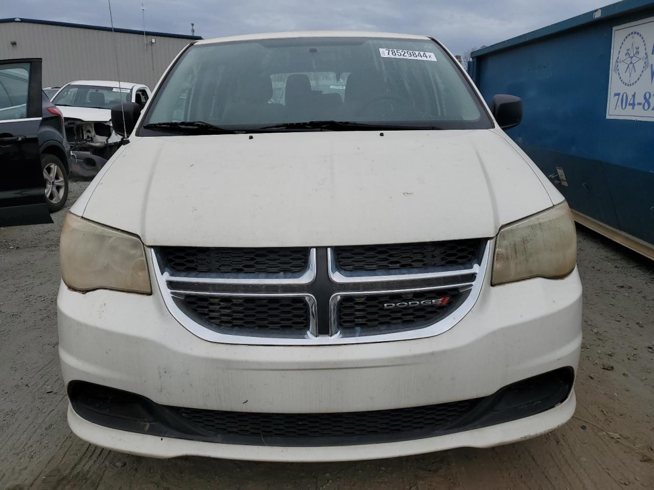 2013 Dodge Caravan VIN 2C4RDGBG1DR586623 Copart auction photo, water/flood / minor dent/scratches damage thumbnail 5