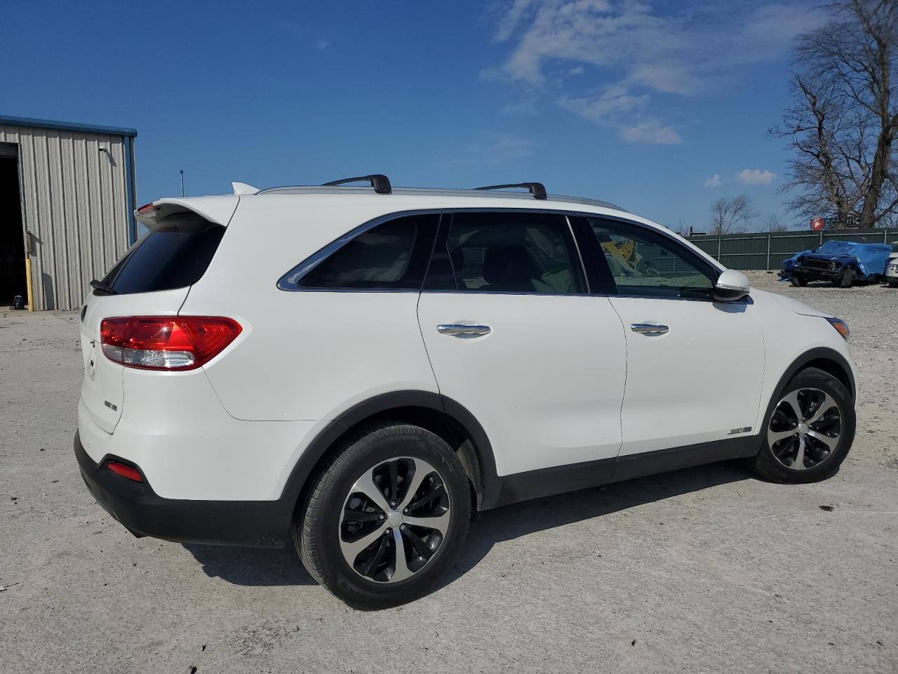 2016 KIA Sorento VIN 5XYPHDA54GG152781 Copart auction photo, front end / side damage thumbnail 3
