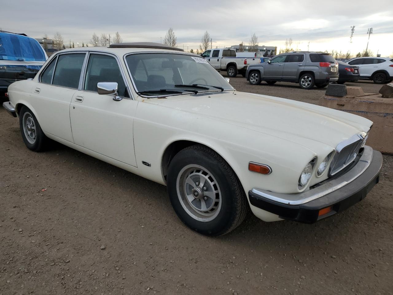 1985 Jaguar XJ VIN SAJCL1243FC399019 Copart auction photo, hail / minor dent/scratches damage thumbnail 4