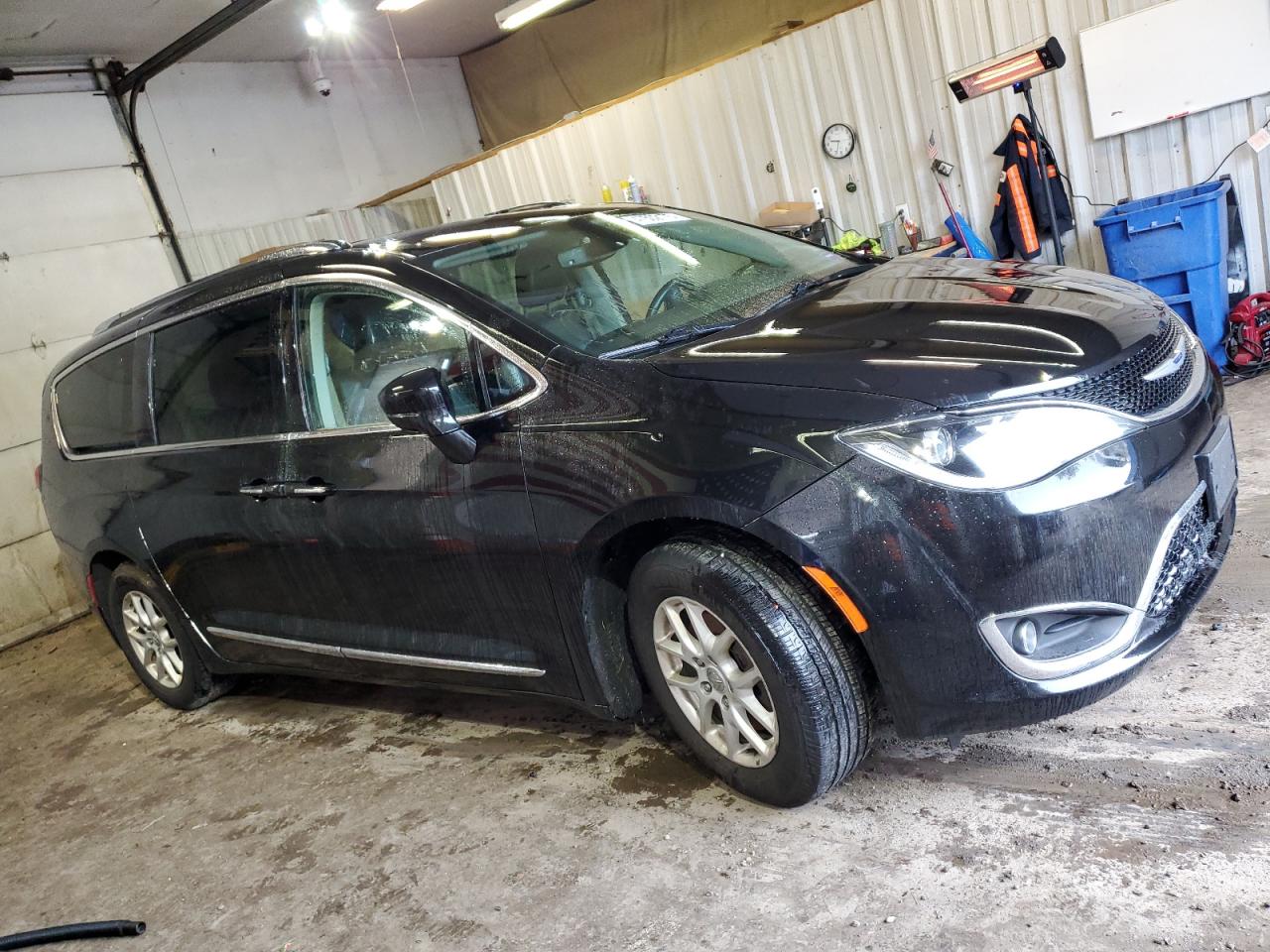 2020 Chrysler Pacifica VIN 2C4RC1BG2LR275541 Copart auction photo, water/flood / minor dent/scratches damage thumbnail 4