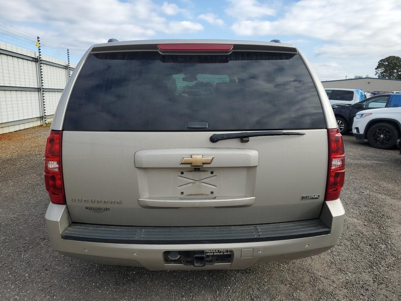 2008 Chevrolet Suburban VIN 3GNFK16328G193259 Copart auction photo, side / undercarriage damage thumbnail 6