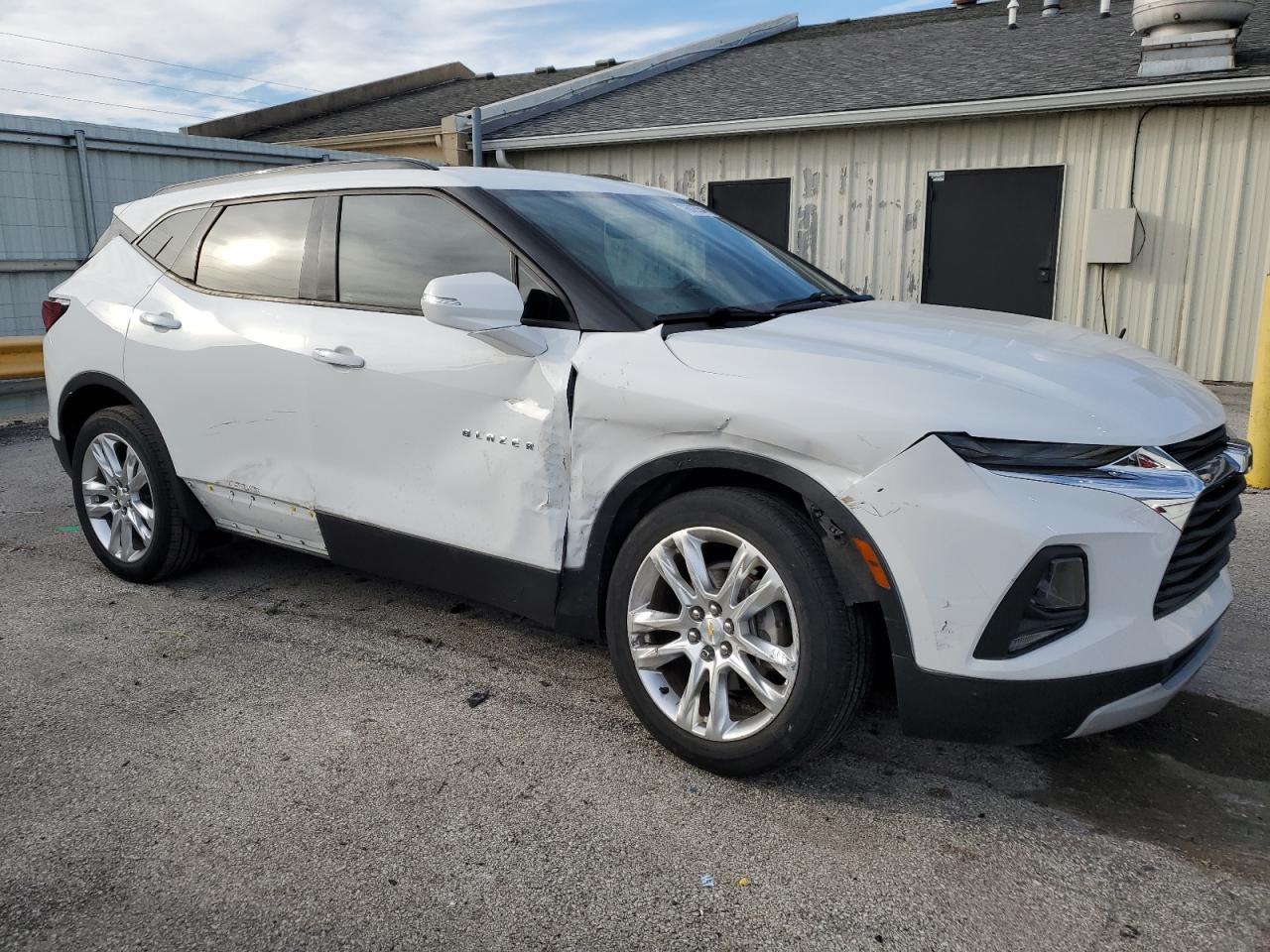 2020 Chevrolet Blazer VIN 3GNKBDRS7LS537368 Copart auction photo, front end / side damage thumbnail 4