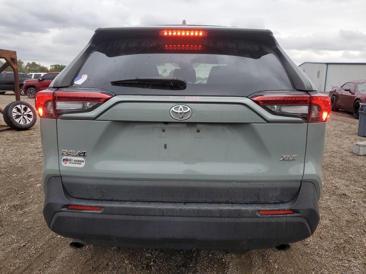 2021 Toyota RAV 4 VIN 2T3C1RFV2MW142062 Copart auction photo, front end / minor dent/scratches damage thumbnail 6