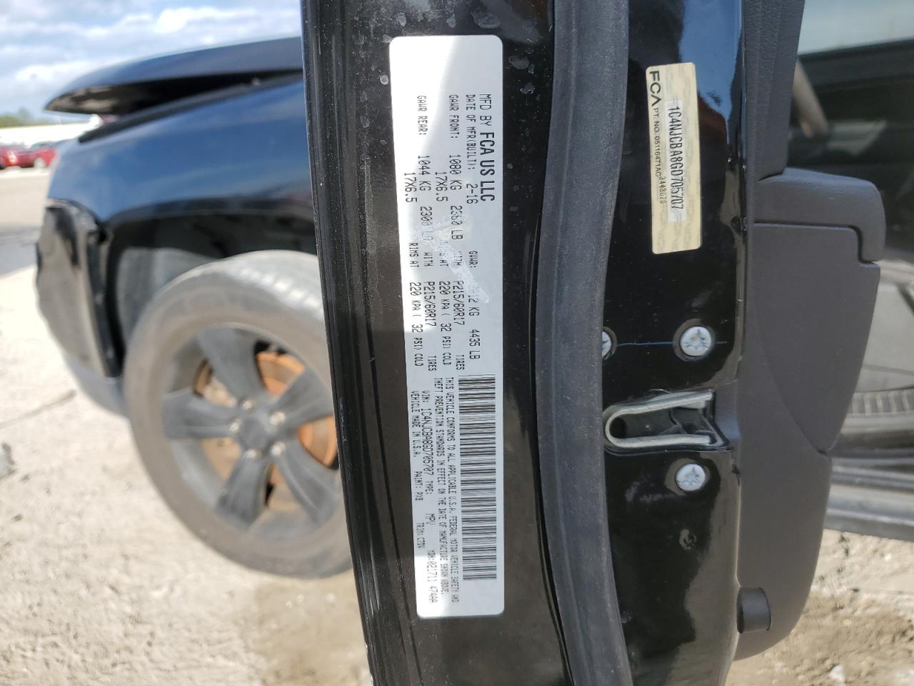 2016 Jeep Compass VIN 1C4NJCBA8GD705707 Copart auction photo, front end damage thumbnail 13