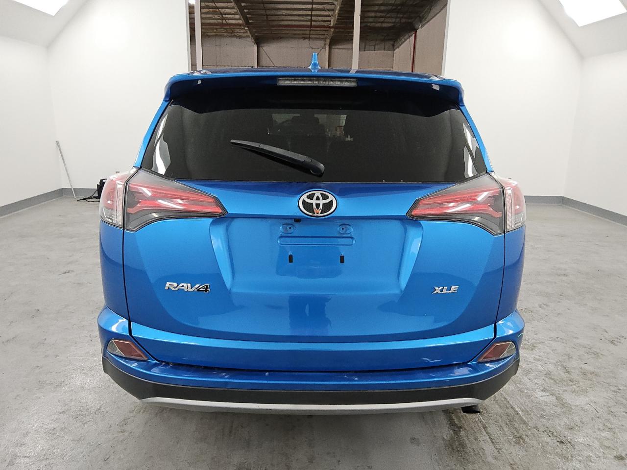 2018 Toyota RAV 4 VIN JTMWFREV5JJ752581 Copart auction photo, front end damage thumbnail 6