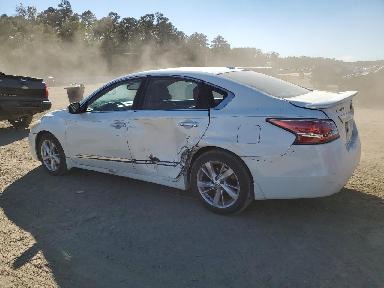 2015 Nissan Altima VIN 1N4AL3AP4FN315488 Copart auction photo, side / front end damage thumbnail 2