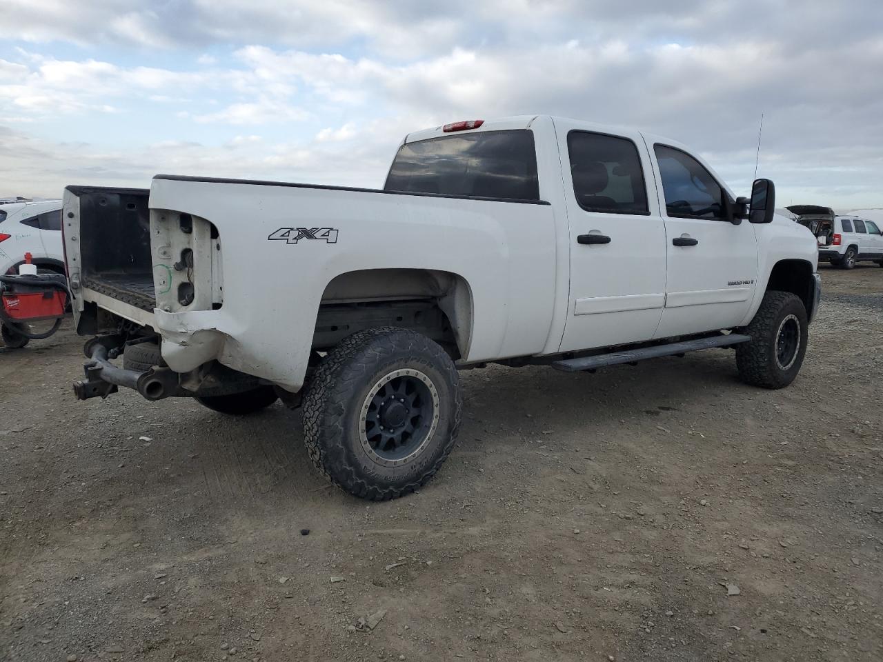 2008 Chevrolet Silverado VIN 1GCHK23688F100431 Copart auction photo, rear end damage thumbnail 3