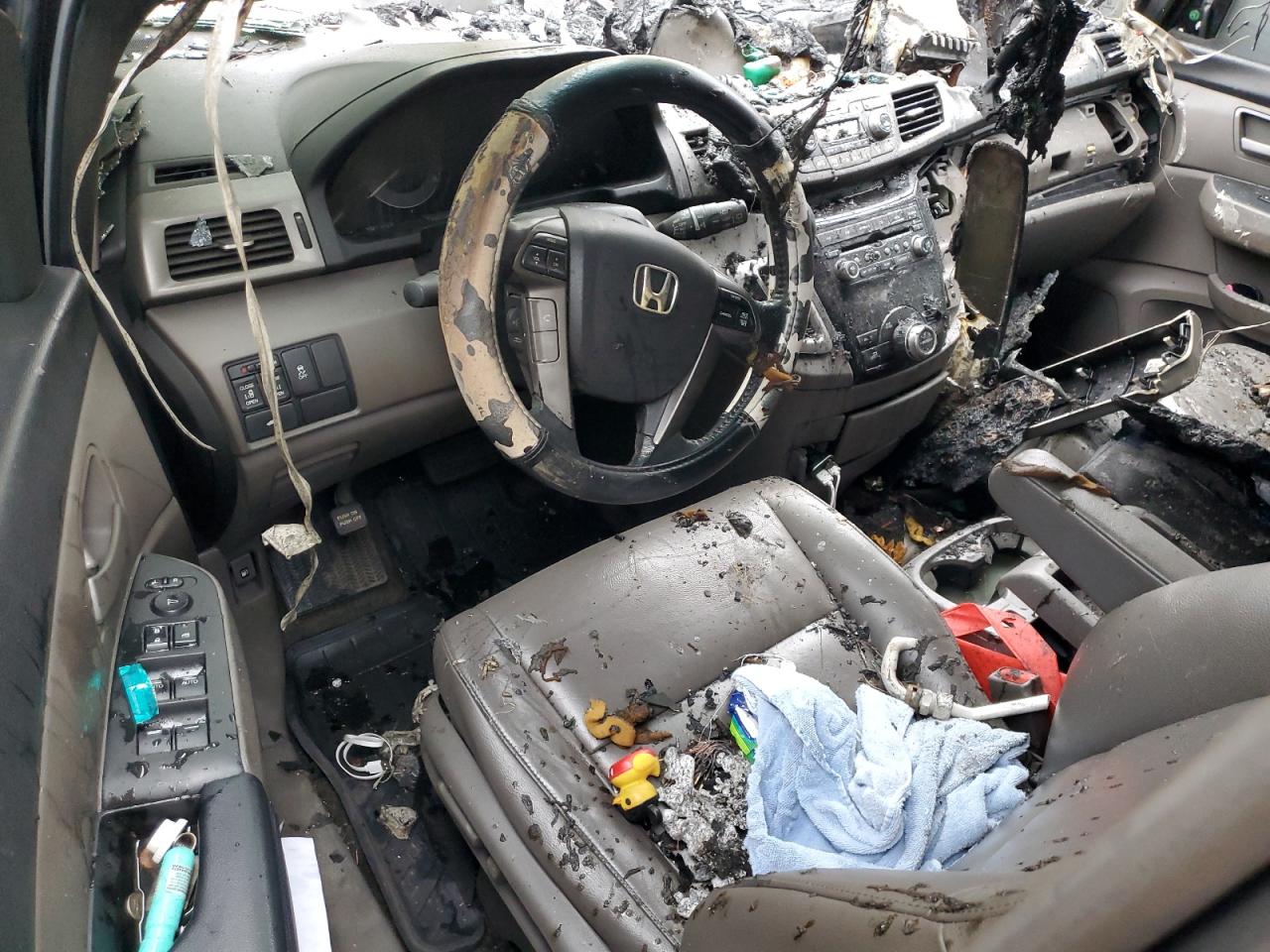 2012 Honda Odyssey VIN 5FNRL5H60CB025474 Copart auction photo, burn damage thumbnail 8