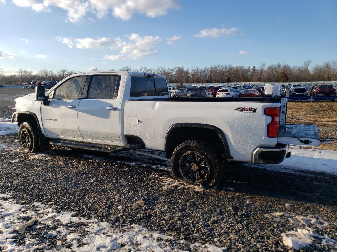 2020 Chevrolet Silverado VIN 1GC4YUEYXLF162638 Copart auction photo, front end / side damage thumbnail 2