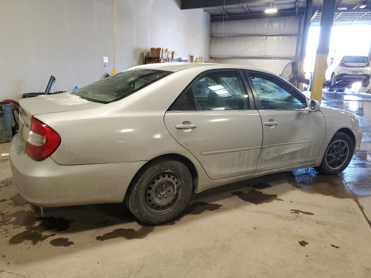 2004 Toyota Camry VIN 4T1BE32KX4U313707 Copart auction photo, front end / side damage thumbnail 3