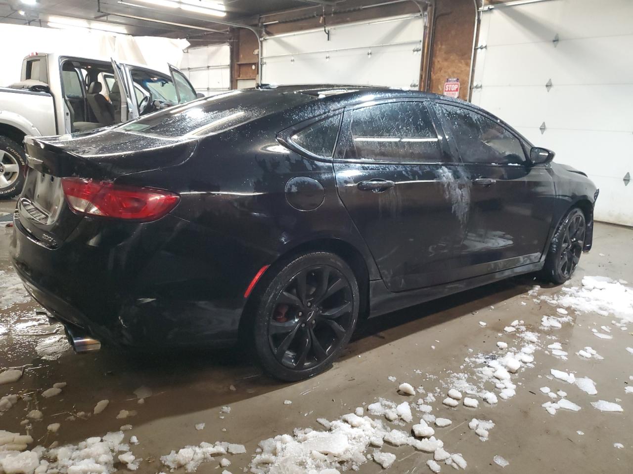 2015 Chrysler 200 VIN 1C3CCCBG5FN643976 Copart auction photo, front end / side damage thumbnail 3