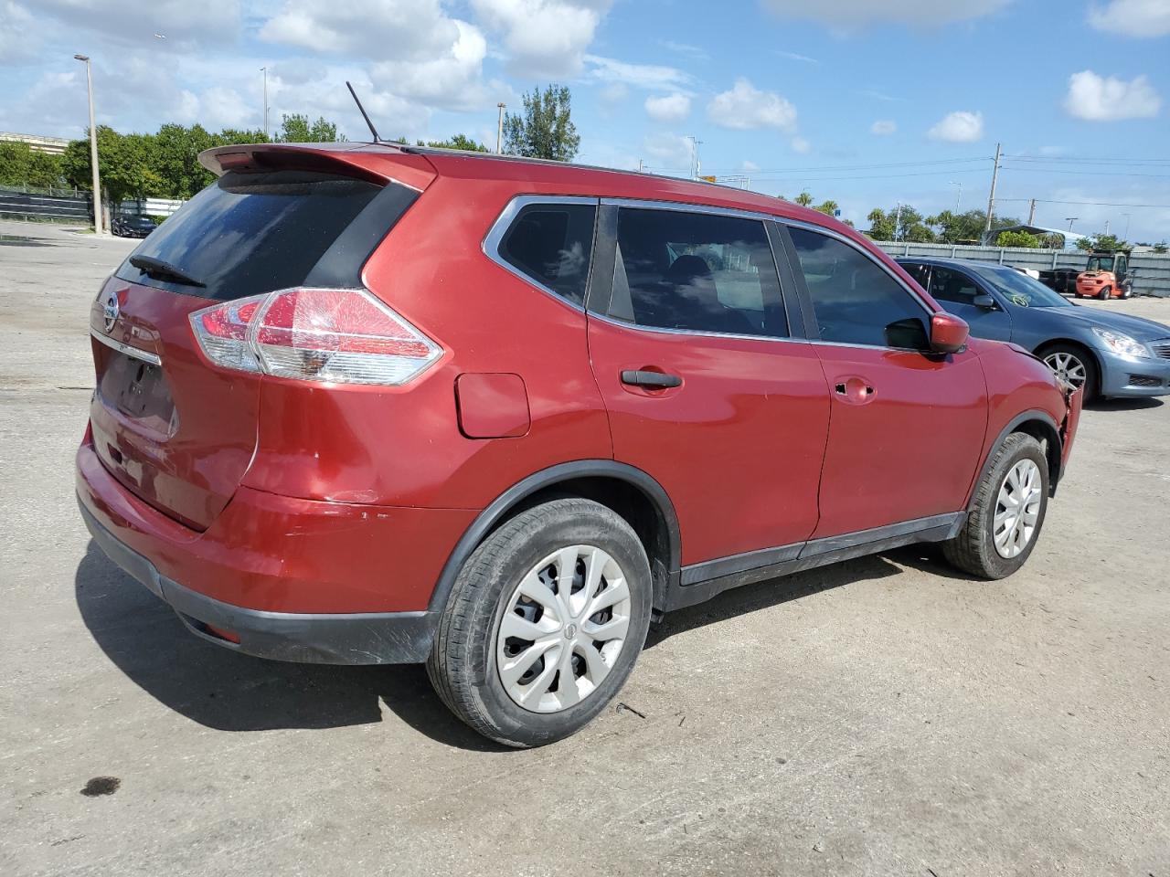 2016 Nissan Rogue VIN 5N1AT2MT2GC811332 Copart auction photo, front end damage thumbnail 3