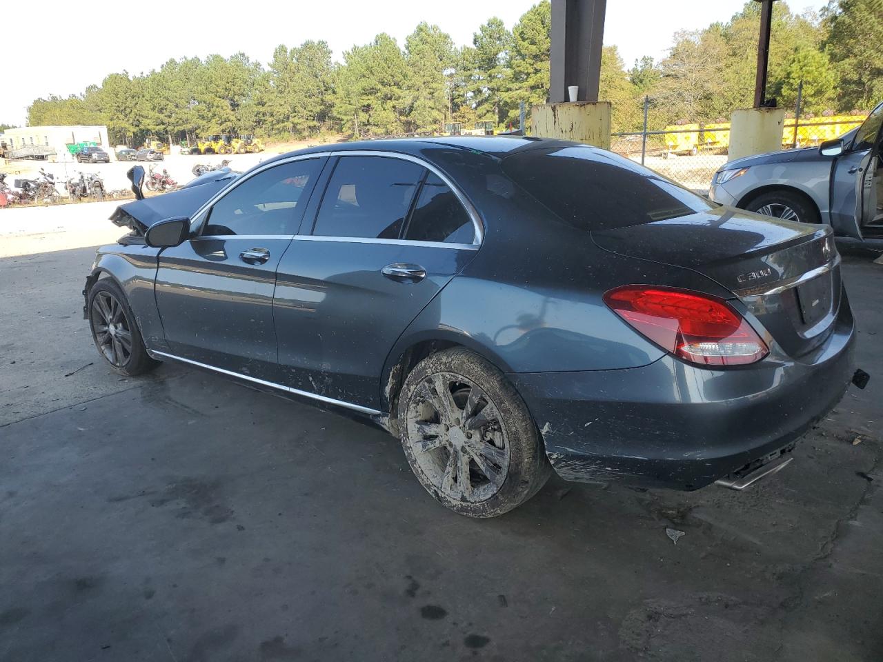 2015 Mercedes-Benz C-klasse VIN 55SWF4JB0FU052060 Copart auction photo, front end / side damage thumbnail 2