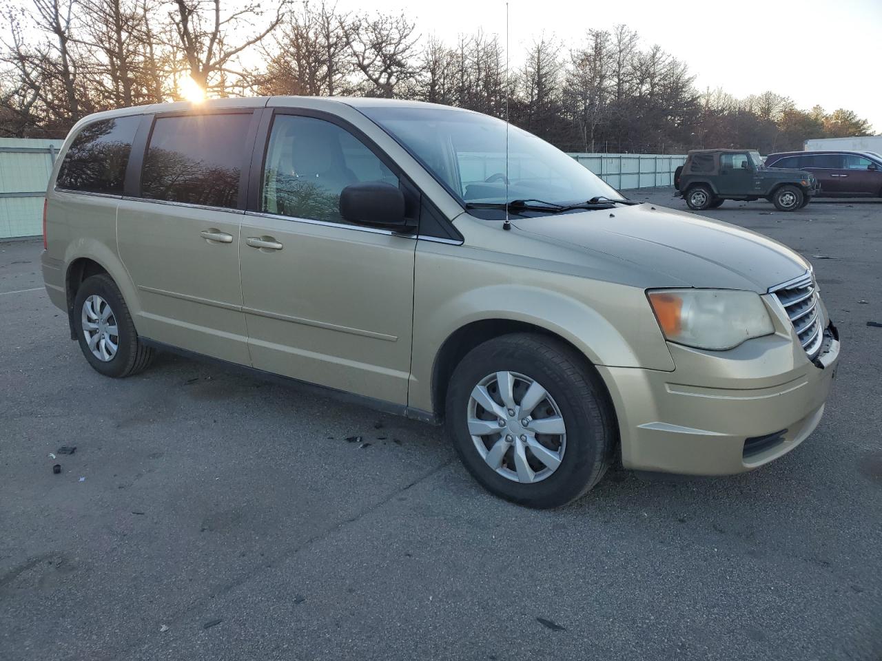 2010 Chrysler Town & Country VIN 2A4RR4DE1AR188989 Copart auction photo, front end / minor dent/scratches damage thumbnail 4