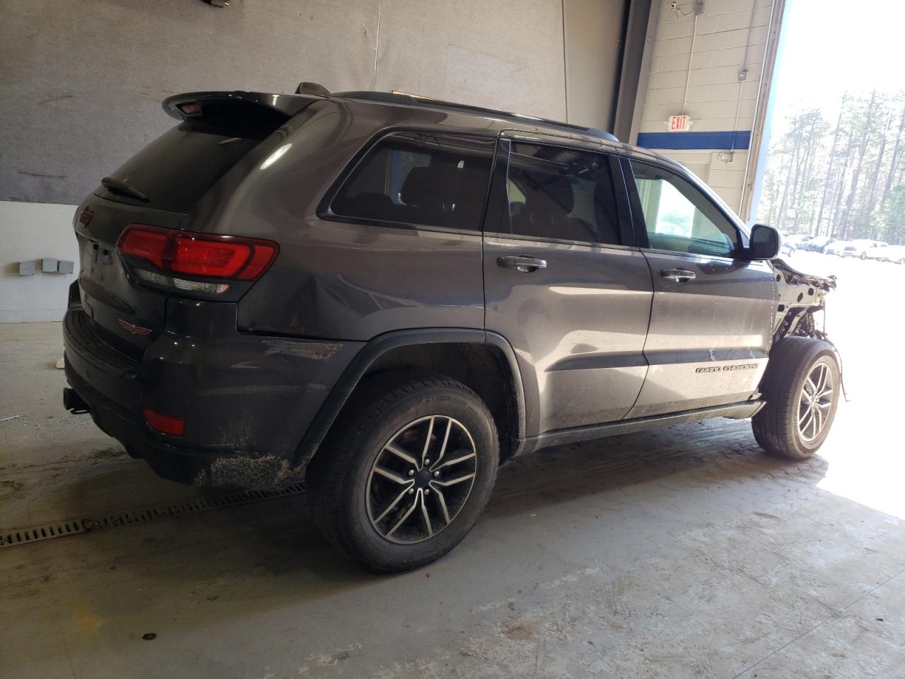2019 Jeep Grand Cherokee VIN 1C4RJFLG2KC716769 Copart auction photo, front end damage thumbnail 3