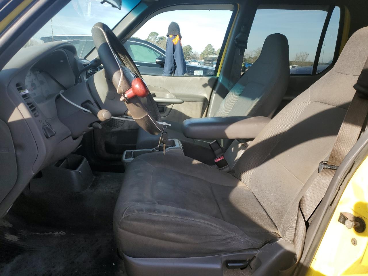 2002 Ford Explorer VIN 1FMZU67E82UD06368 Copart auction photo, front end damage thumbnail 7
