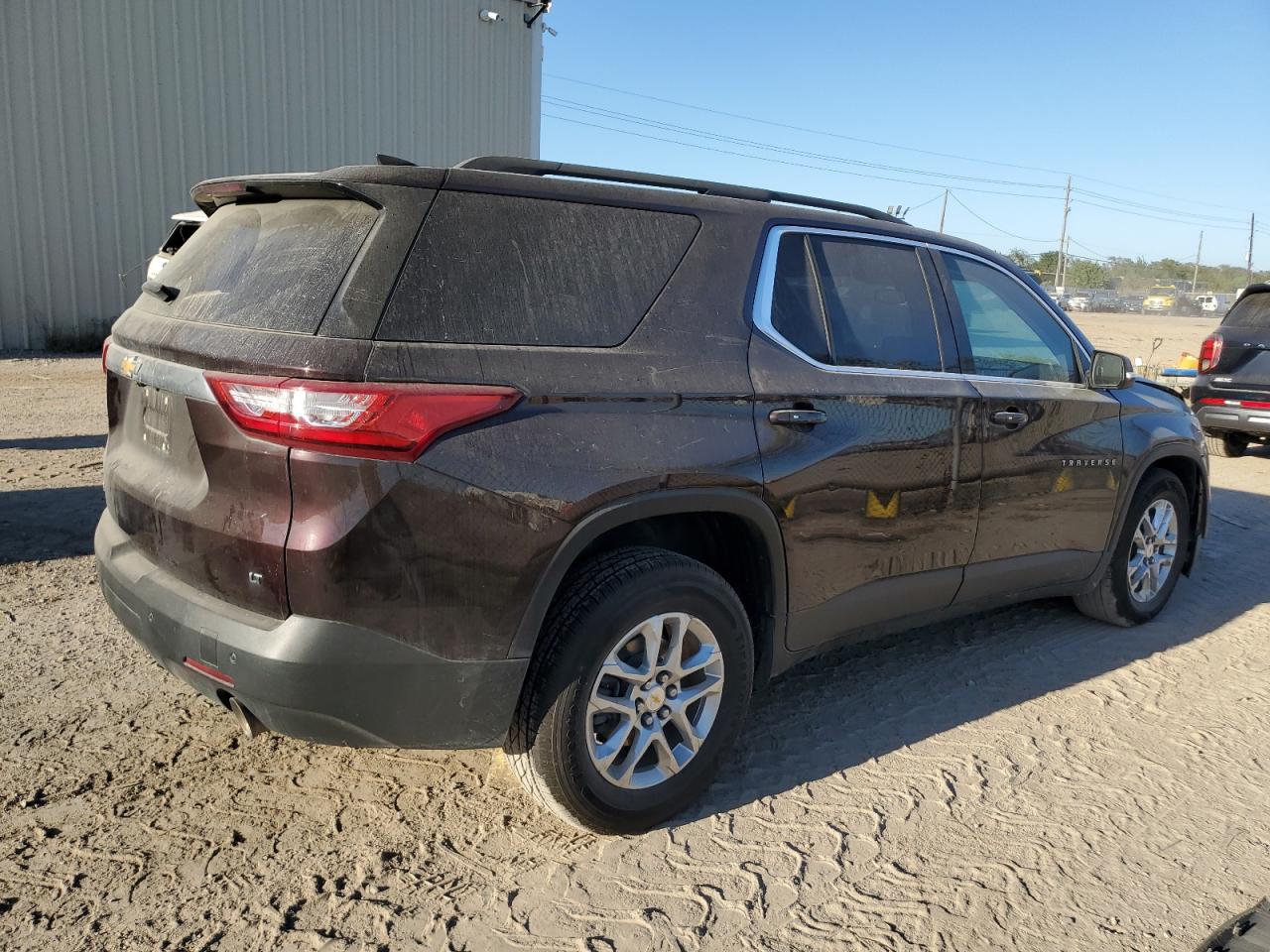 2021 Chevrolet Traverse VIN 1GNERGKW4MJ248992 Copart auction photo, front end / side damage thumbnail 3