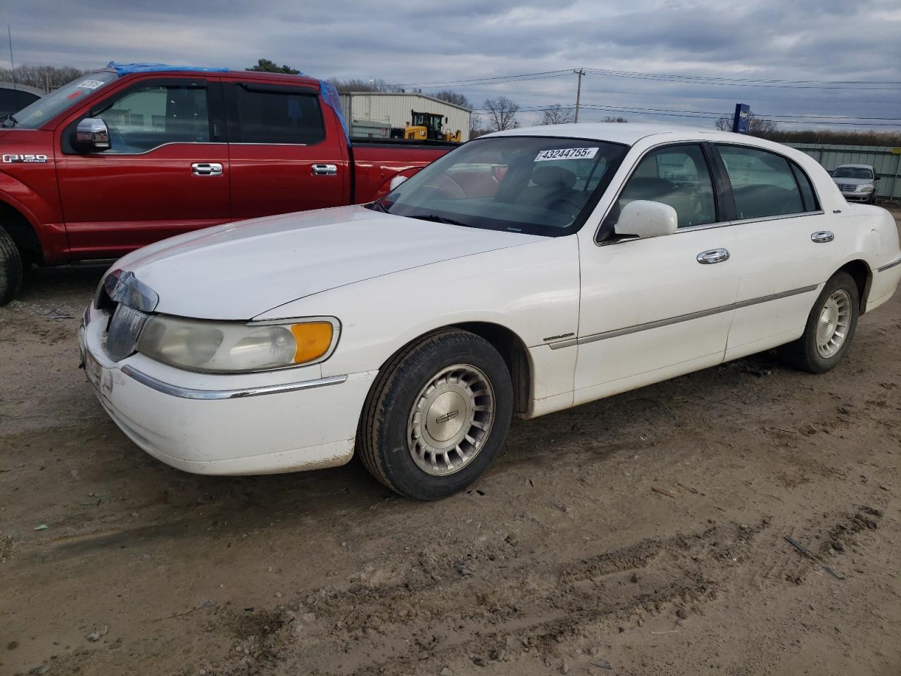 1998 Lincoln Town Car VIN 1LNFM81W7WY661143