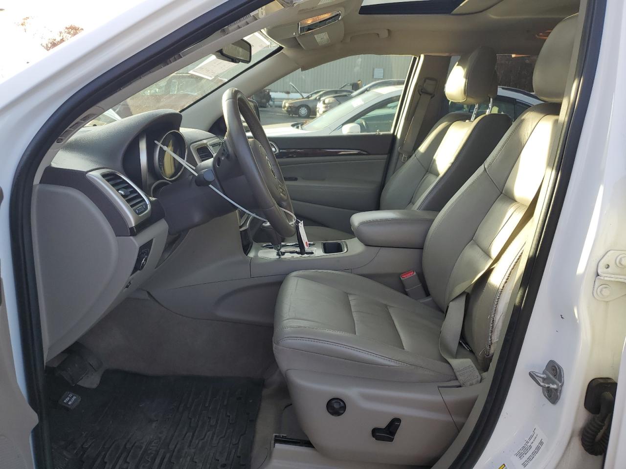 2013 Jeep Grand Cherokee VIN 1C4RJFAG5DC582121 Copart auction photo, undercarriage / minor dent/scratches damage thumbnail 7