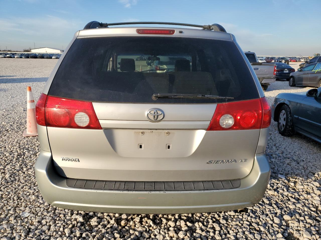 2008 Toyota Sienna VIN 5TDZK23C18S181802 Copart auction photo, side / front end damage thumbnail 6