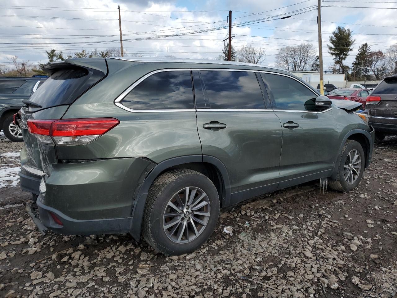 2019 Toyota Highlander VIN 5TDJZRFH1KS707023 Copart auction photo, front end / rear end damage thumbnail 3