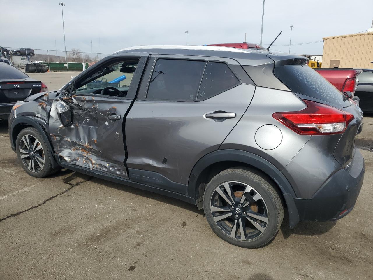 2020 Nissan Kicks VIN 3N1CP5CV4LL566038 Copart auction photo, side / front end damage thumbnail 2