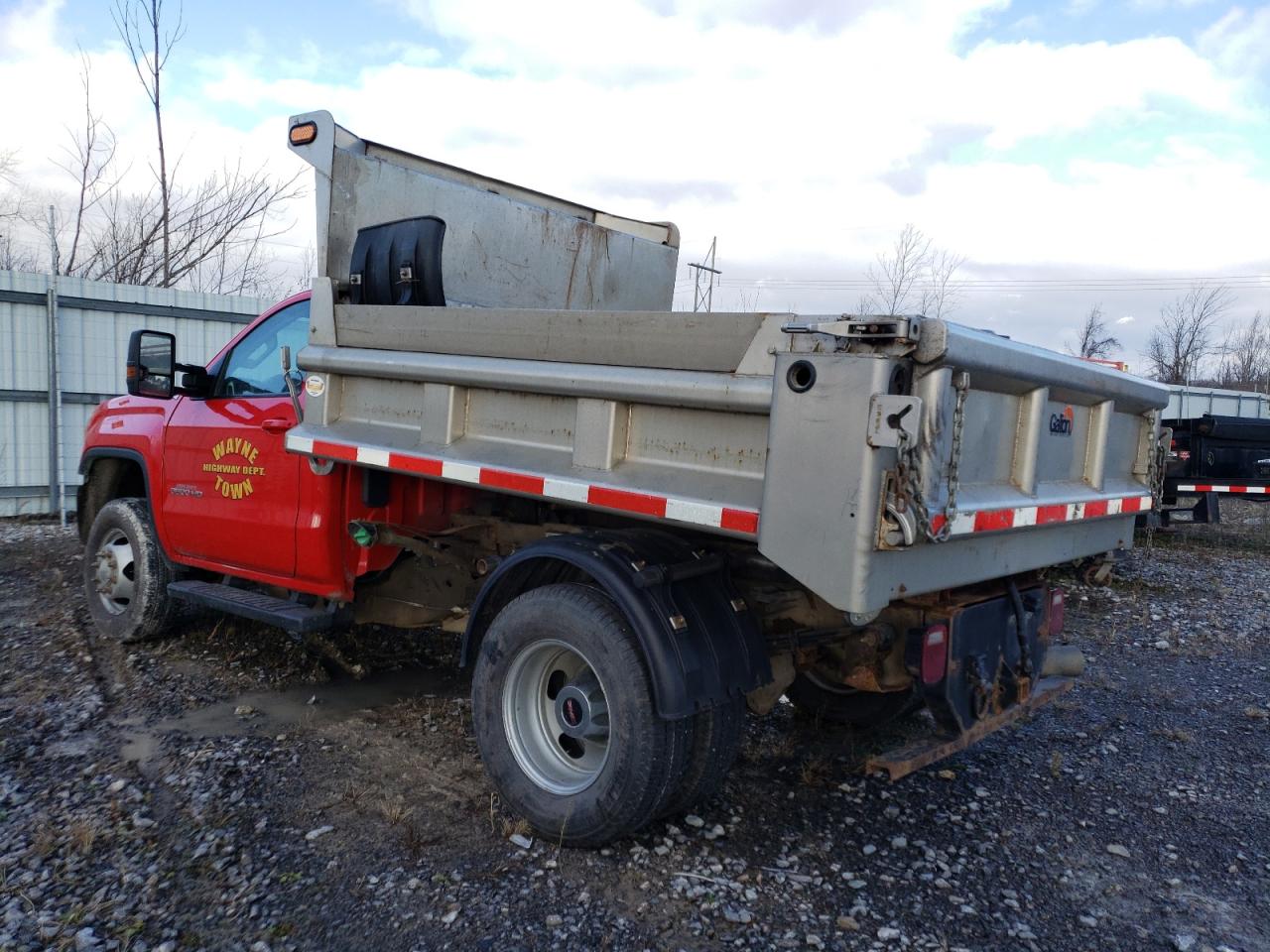 2018 GMC Sierra VIN 1GD32WCY1JF118712 Copart auction photo, front end / side damage thumbnail 2