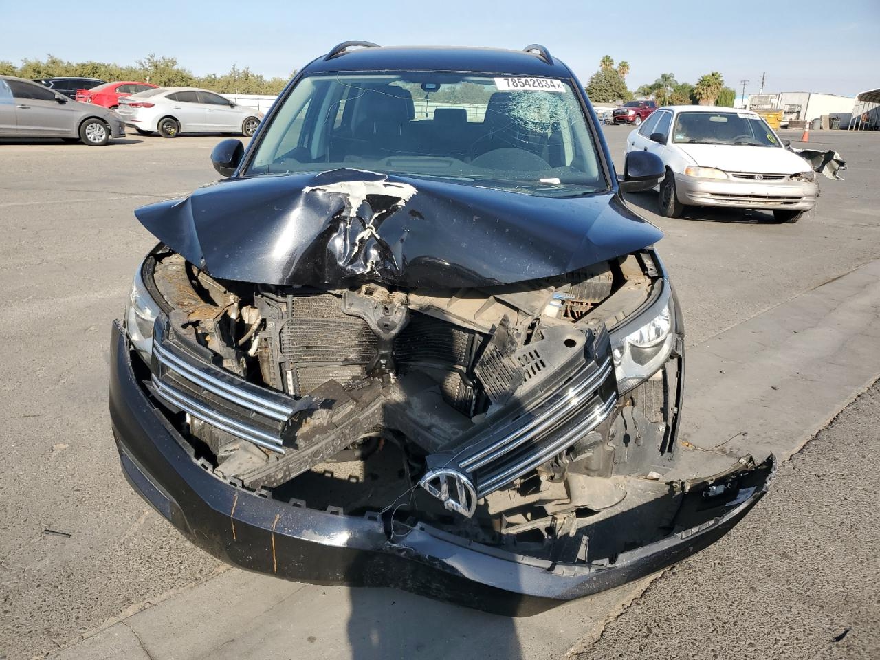 2017 Volkswagen Tiguan VIN WVGAV7AX0HK003423 Copart auction photo, front end damage thumbnail 5