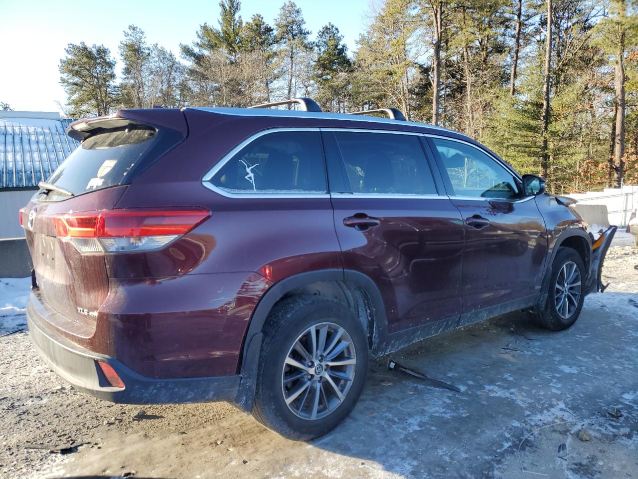 2019 Toyota Highlander VIN 5TDJZRFH8KS941756 Copart auction photo, front end / side damage thumbnail 3
