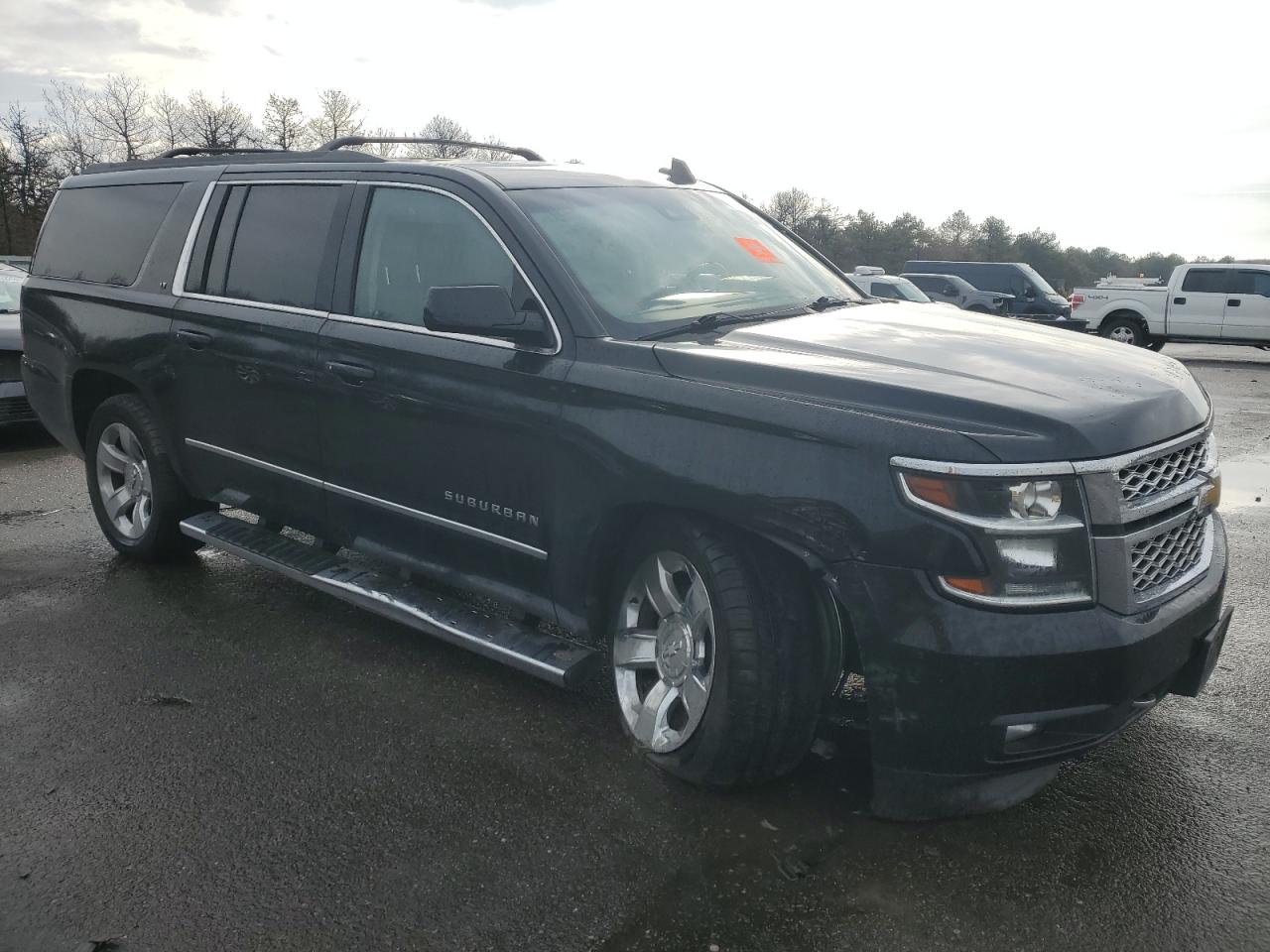 2019 Chevrolet Suburban VIN 1GNSKHKC6KR312810 Copart auction photo, front end / minor dent/scratches damage thumbnail 4