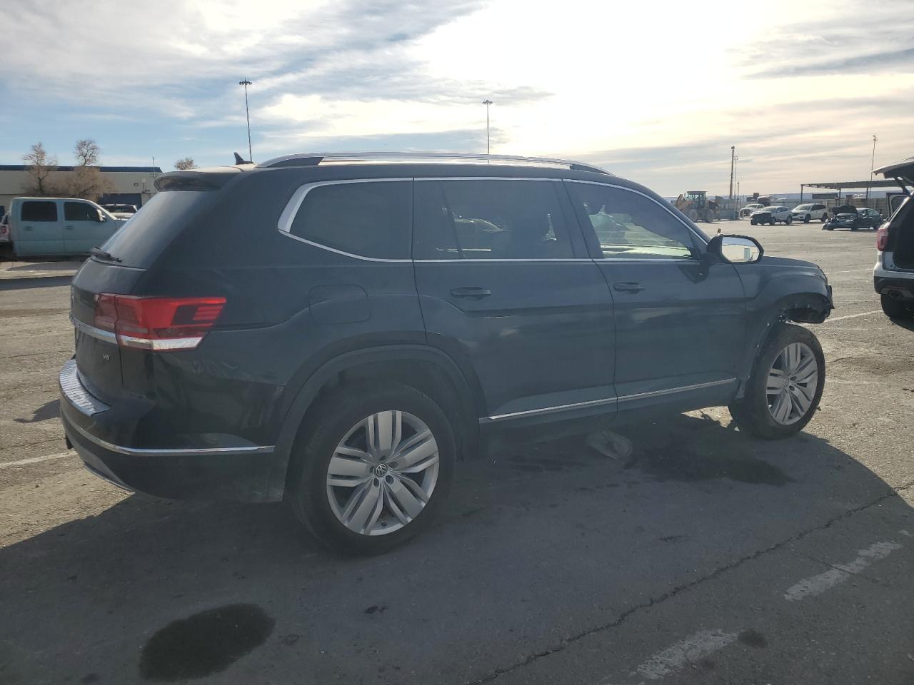 2019 Volkswagen Atlas VIN 1V2NR2CA6KC503267 Copart auction photo, all over damage thumbnail 3