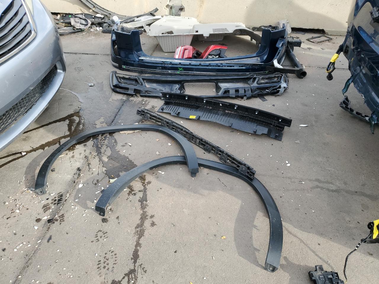 2018 Volkswagen Atlas VIN 1V2RR2CA2JC579679 Copart auction photo, rear end / hail damage thumbnail 13