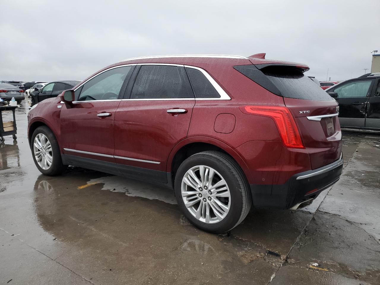 2017 Cadillac XT5 VIN 1GYKNCRS1HZ260957 Copart auction photo, front end damage thumbnail 2