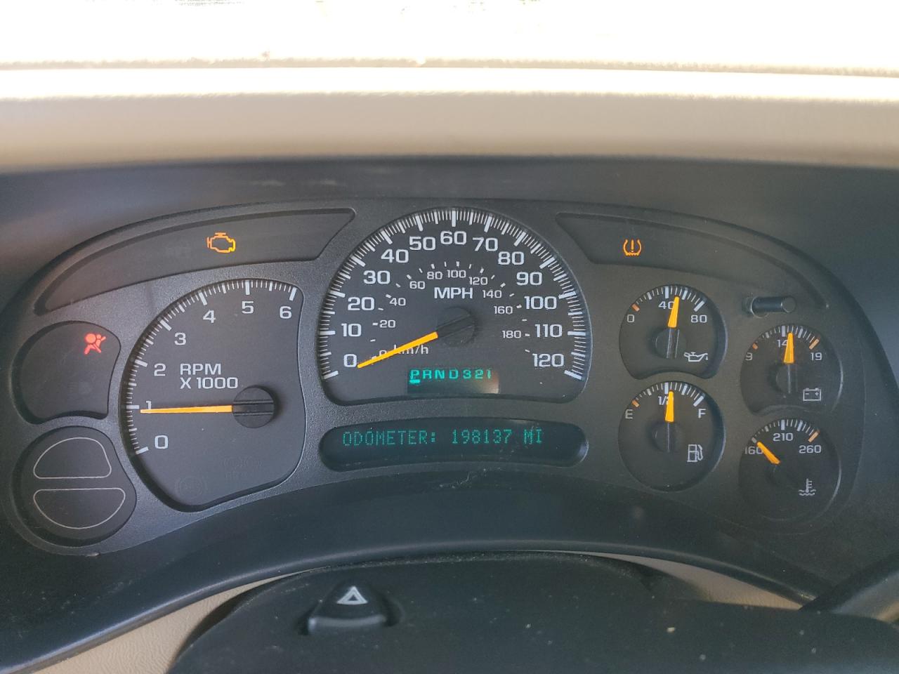 2005 GMC Yukon VIN 1GKEC13TX5R121747 Copart auction photo, vandalism / side damage thumbnail 9