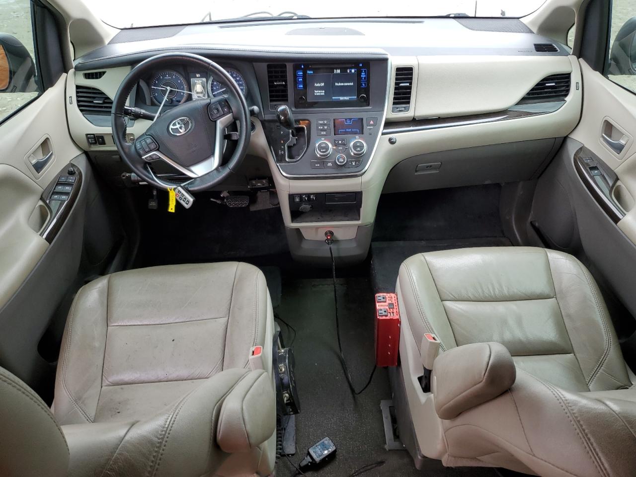 2017 Toyota Sienna VIN 5TDYZ3DCXHS884584 Copart auction photo, burn - interior damage thumbnail 8