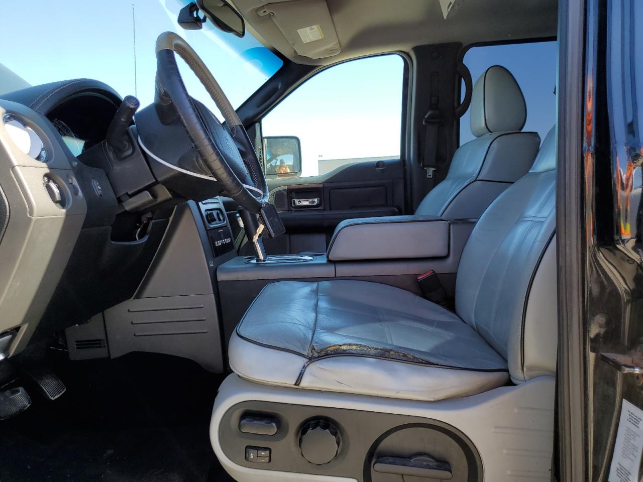2006 Lincoln Mark LT VIN 5LTPW16536FJ00313 Copart auction photo, front end damage thumbnail 7