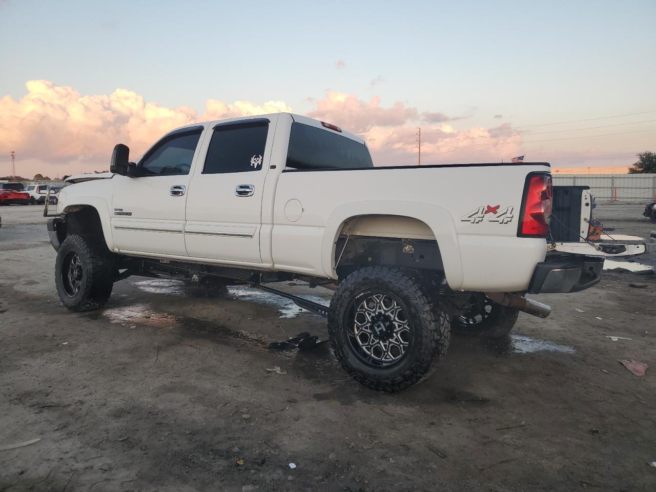 2006 Chevrolet Silverado VIN 1GCHK23D56F156919 Copart auction photo, front end damage thumbnail 2