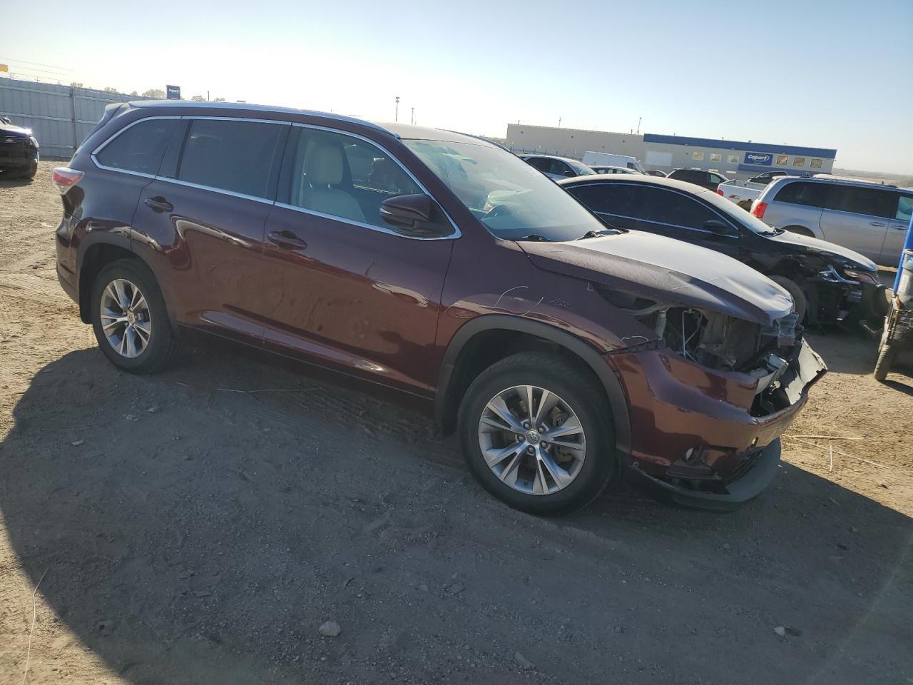 2015 Toyota Highlander VIN 5TDJKRFH6FS112677 Copart auction photo, front end damage thumbnail 4