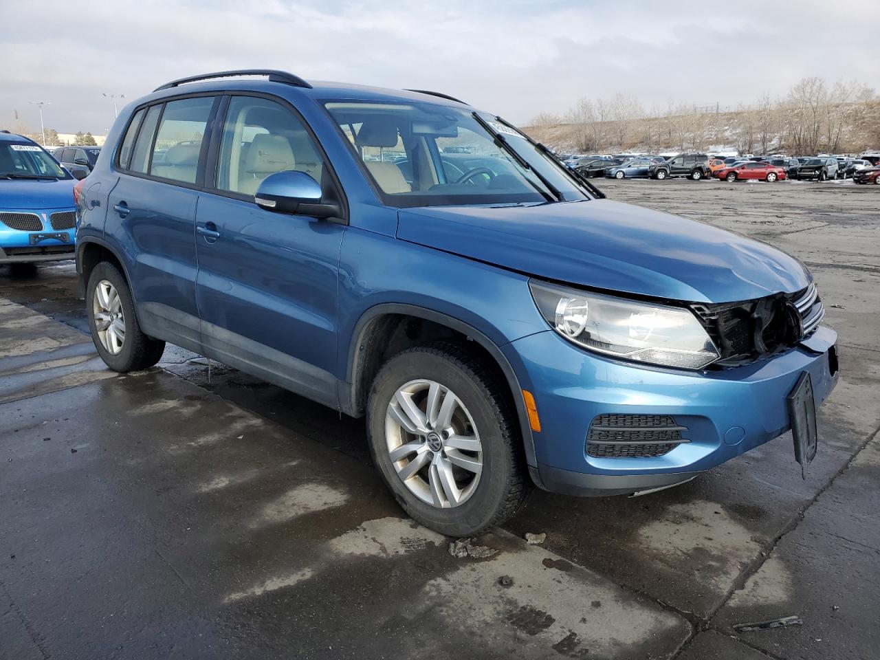 2017 Volkswagen Tiguan VIN WVGBV7AX9HK032665 Copart auction photo, front end damage thumbnail 4