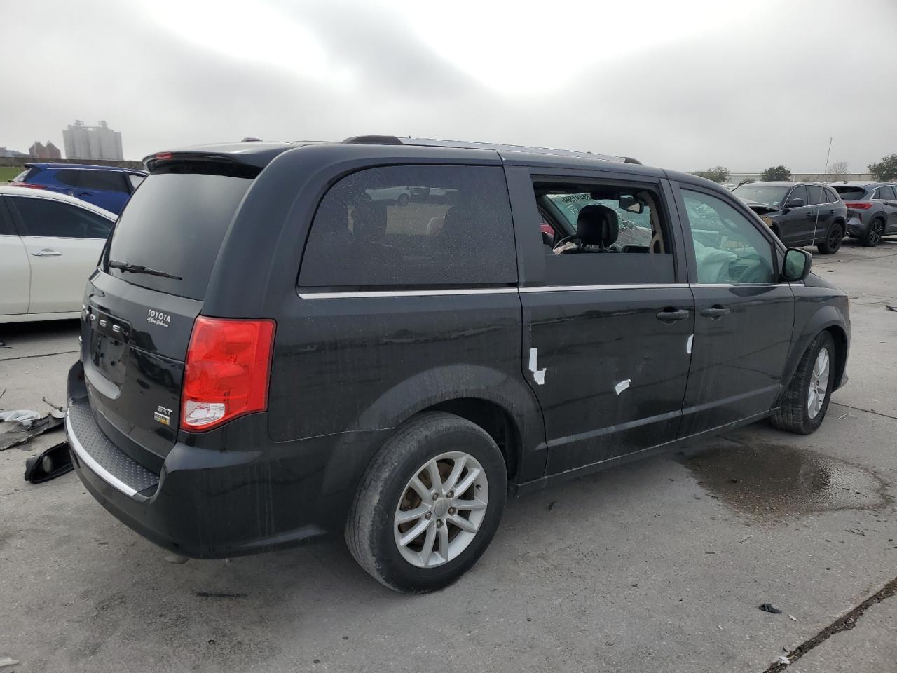 2019 Dodge Caravan VIN 2C4RDGCG7KR595662 Copart auction photo, front end / side damage thumbnail 3