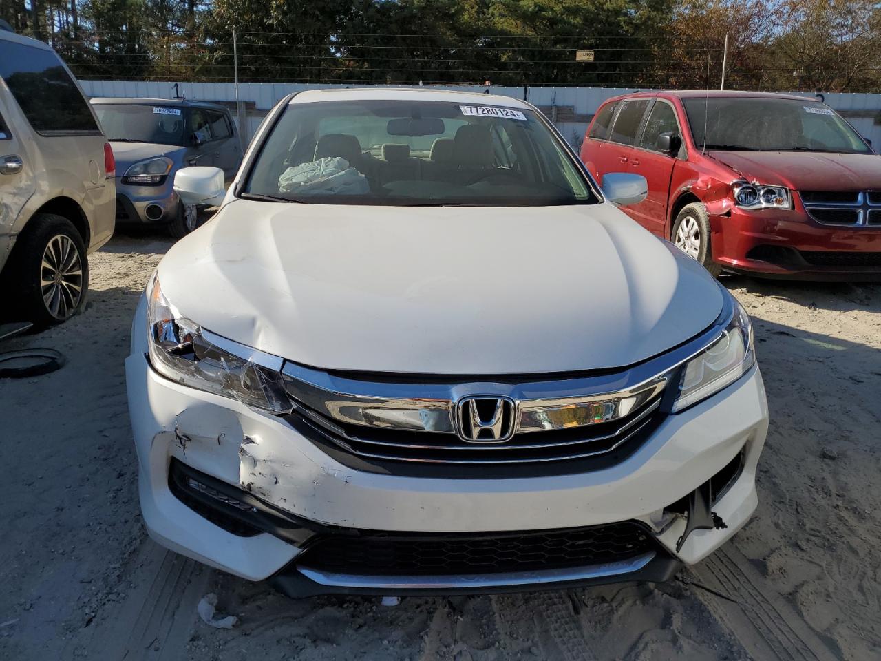 2016 Honda Accord VIN 1HGCR2F82GA005220 Copart auction photo, front end / minor dent/scratches damage thumbnail 5
