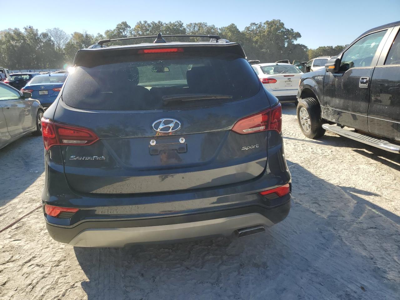 2018 Hyundai Santa Fe VIN 5NMZU3LBXJH055017 Copart auction photo, front end / minor dent/scratches damage thumbnail 6