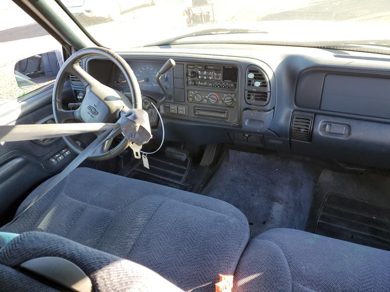 1999 Chevrolet Suburban VIN 1GNFK16R9XJ542242 Copart auction photo, all over damage thumbnail 8