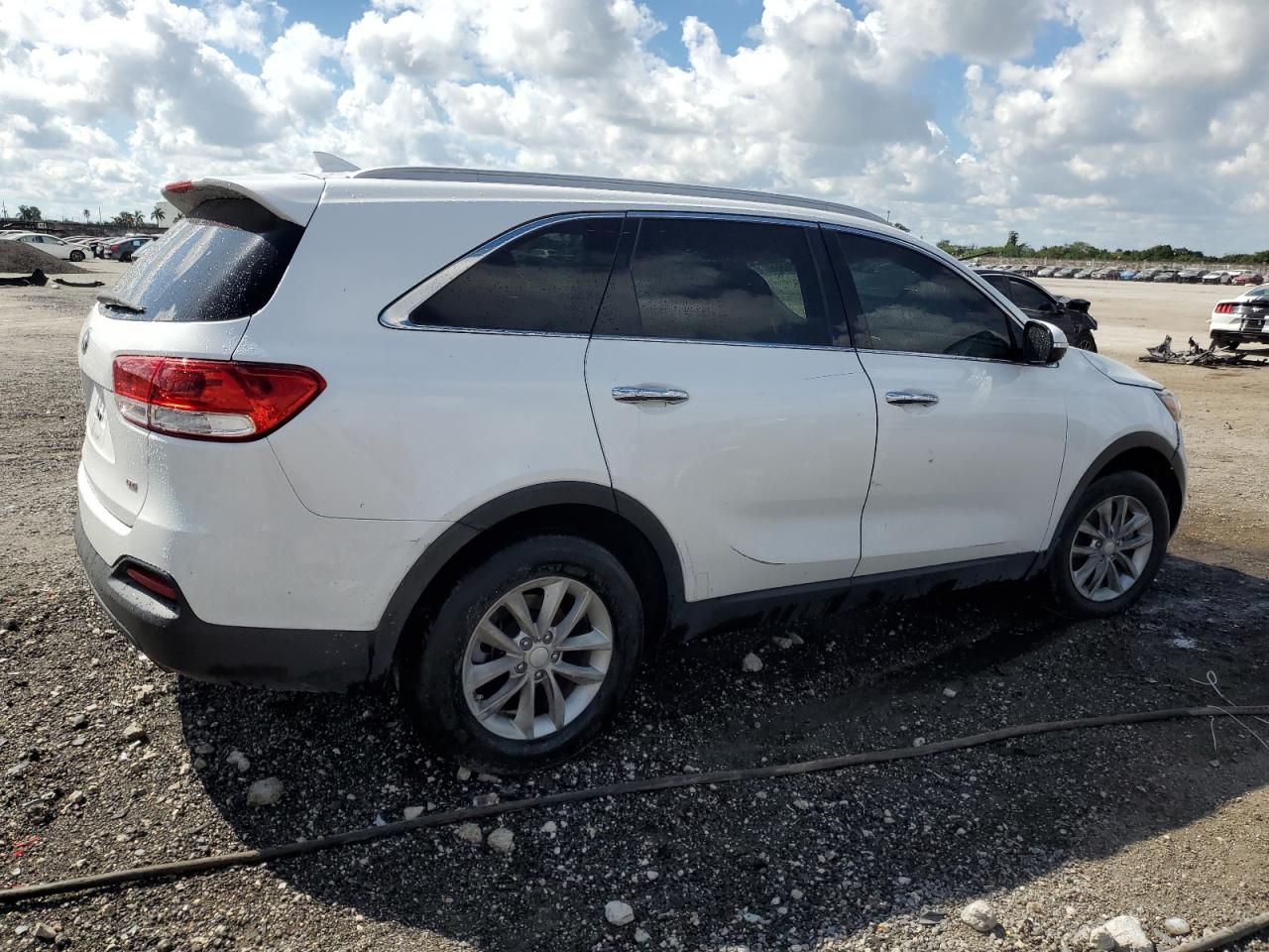 2018 KIA Sorento VIN 5XYPG4A31JG379371 Copart auction photo, front end damage thumbnail 3