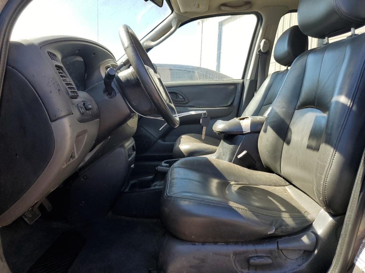 2004 Mazda Tribute VIN 4F2CZ06104KM02999 Copart auction photo, front end damage thumbnail 7