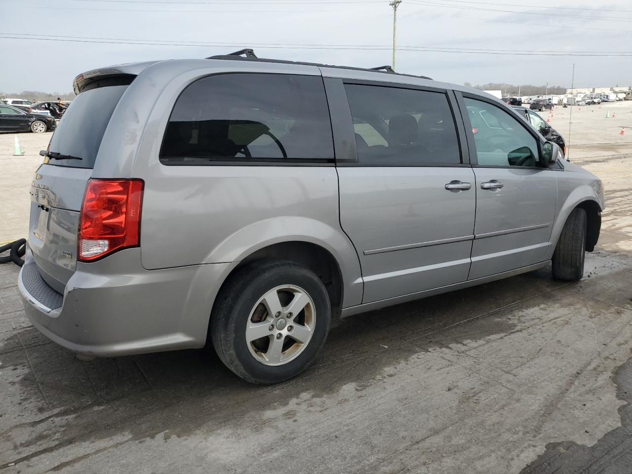 2013 Dodge Caravan VIN 2C4RDGCG1DR545827 Copart auction photo, front end / side damage thumbnail 3