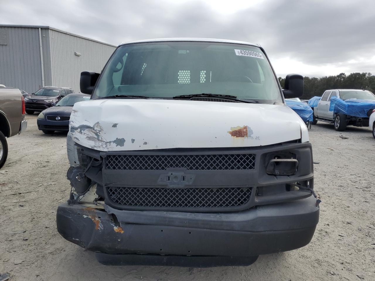 2006 Chevrolet Express VIN 1GCGG25V261107855 Copart auction photo, front end damage thumbnail 5